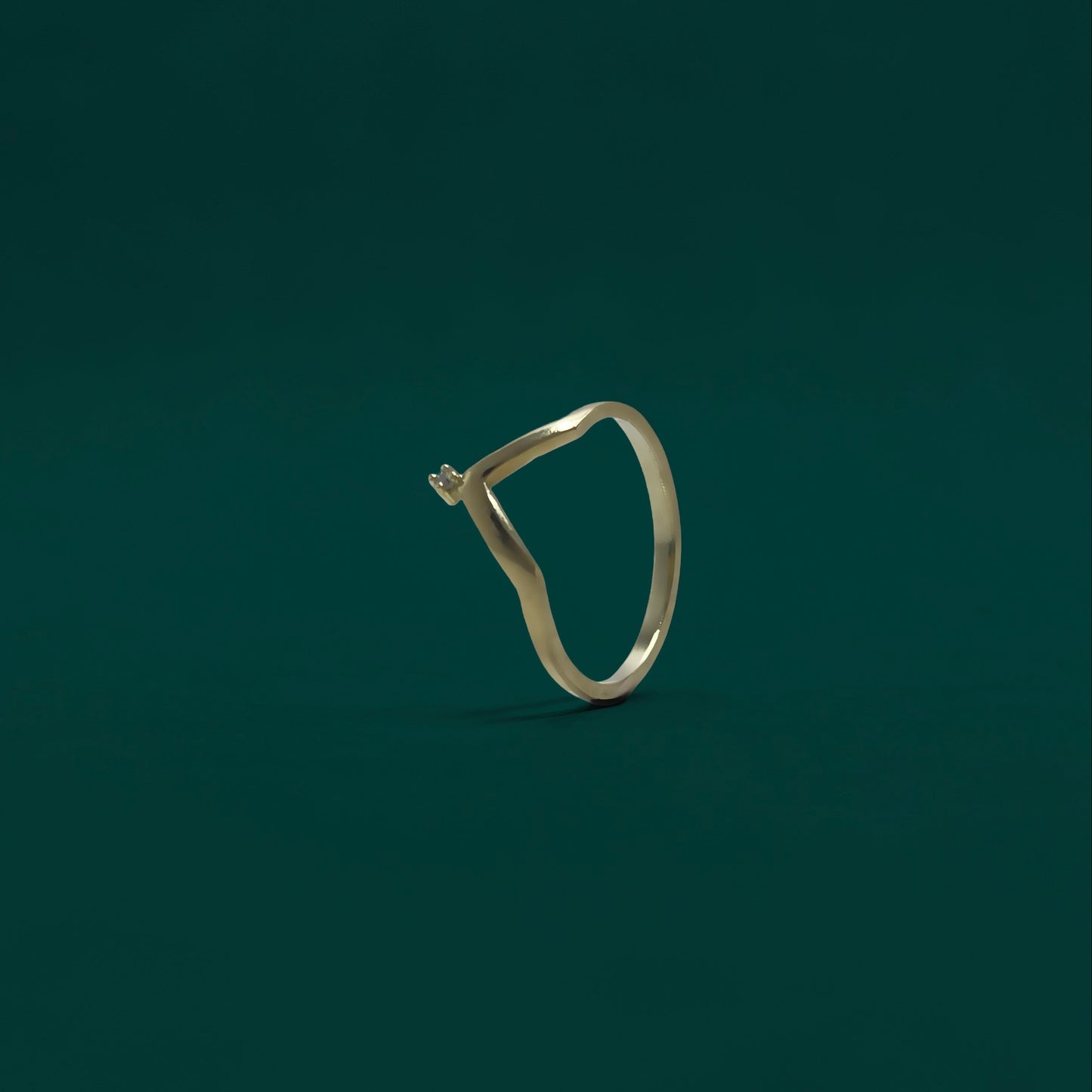 14karat gold ring with diamond shaped zirkonia1