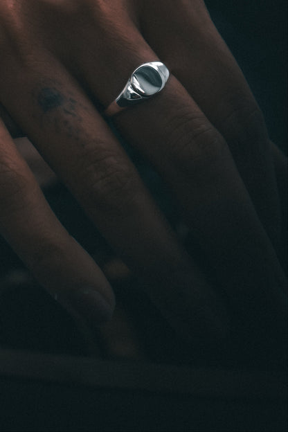 Silver Signet Ring Round on model2